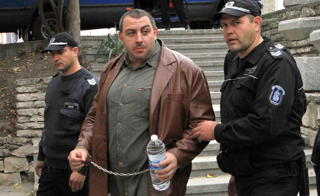 Тежко въоръжени барети са окупирали Софийския централен затвор заради лидера