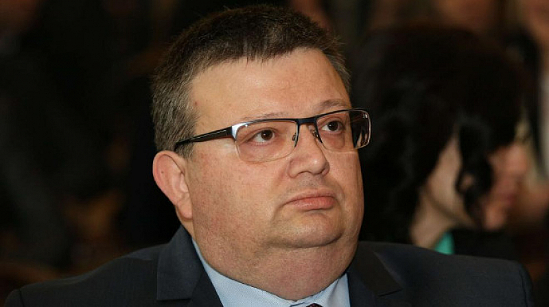 Главният прокурор Сотир Цацаров е подал оставка. Тя е депозирана