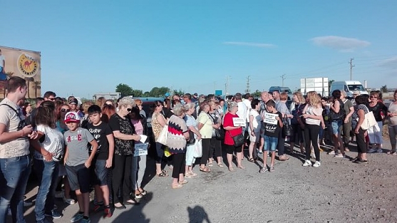 Жители на Ахелой излязоха на протест заради некадърността на Агенция