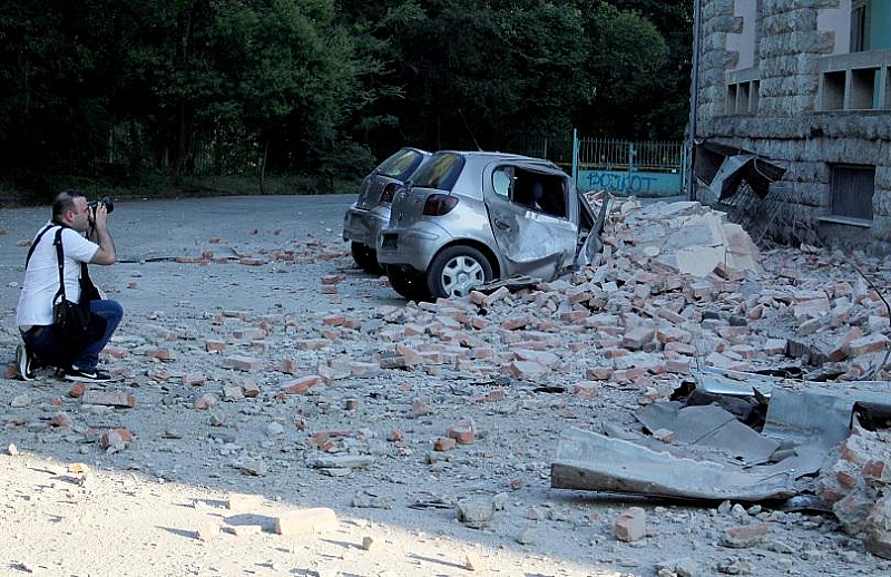 Над 100 души са пострадали при силните земетресения регистрирани вчера