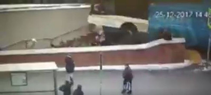 Автобус нахлу в пешеходен подлез в руската столица Москва Инцидентът