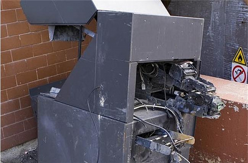 Неизвестни лица са взривили банкомат монтиран в голям хипермаркет в