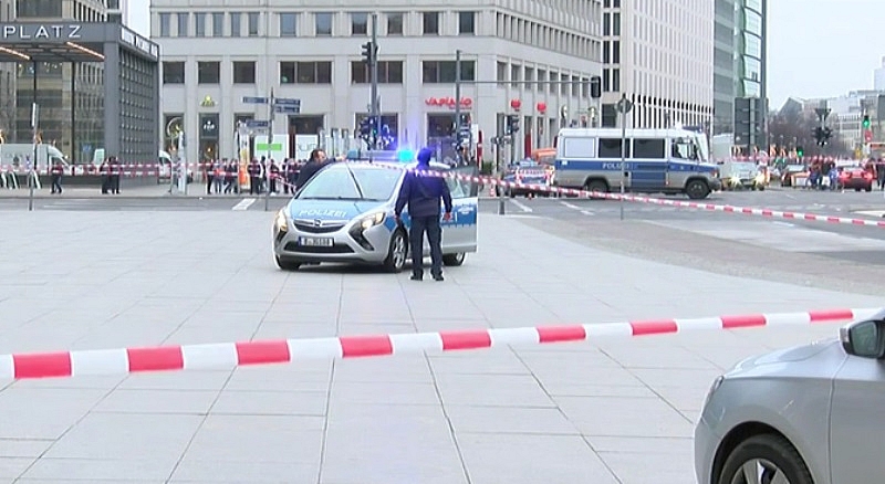 Полицията в Берлин отцепи района около площад Potsdamer Platz заради
