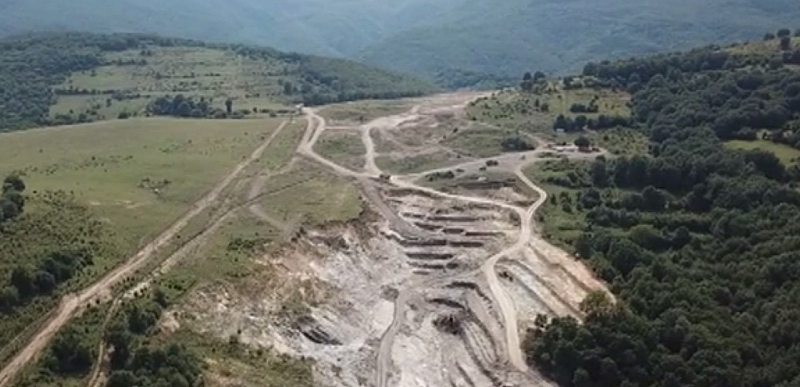Тонове животински отпадъци са изхвърлени в рудници до сливенското село