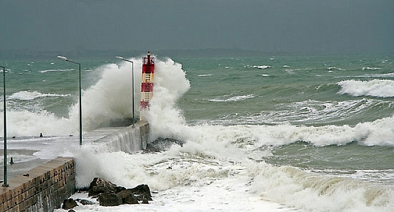 Трима души се удавиха на плажове по Черноморието в един