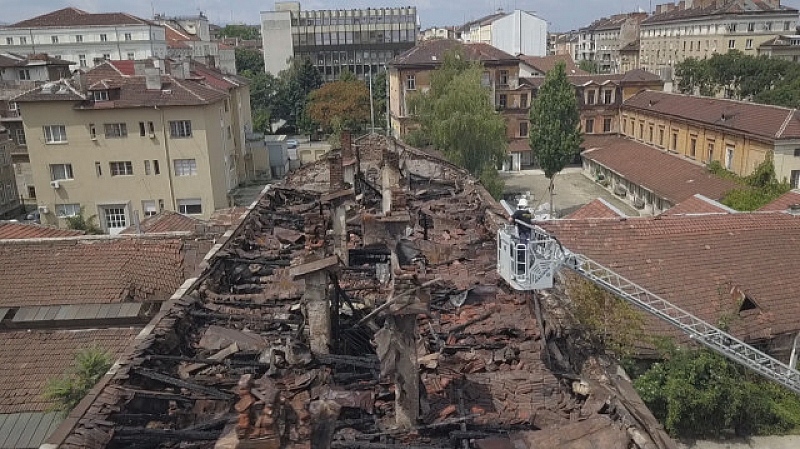 Пожарът в Царските конюшни в София предизвика скандал В целия