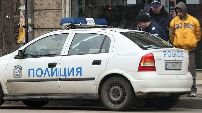 Дванадесет души са задържани в ареста на РУ-Ботевград за оказана