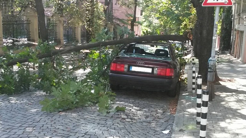 Само за час в София станаха два инцидента с паднали