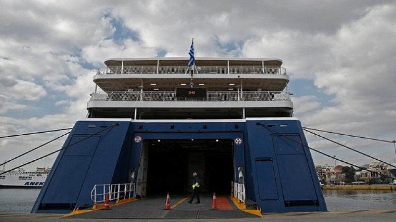 По последна информация фериботът Андрос Джет“ тръгва от гръцкия остров