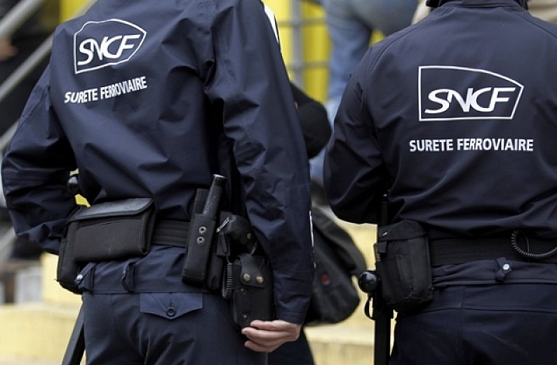 Парижката прокуратура започна антитерористично разследване, след като в нощта на