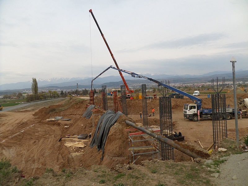 Започна изместването трасето на захранващия газопровод за Благоевград заради строителството