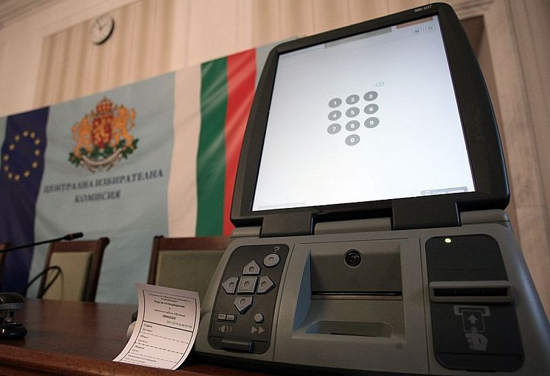 Централната избирателна комисия и фирмата доставчик на електронните машини за гласуване