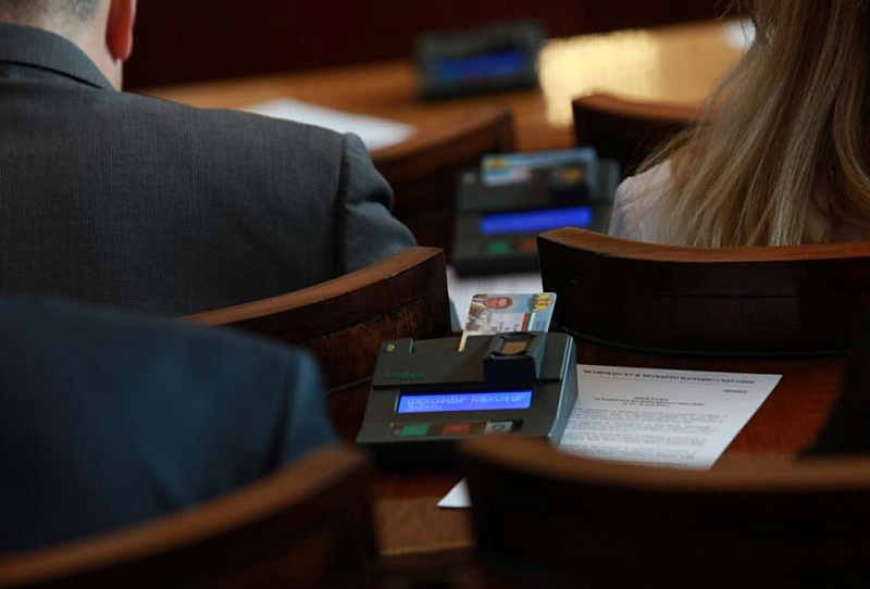 Парламентът прие единодушно със 170 гласа за промени в Закона