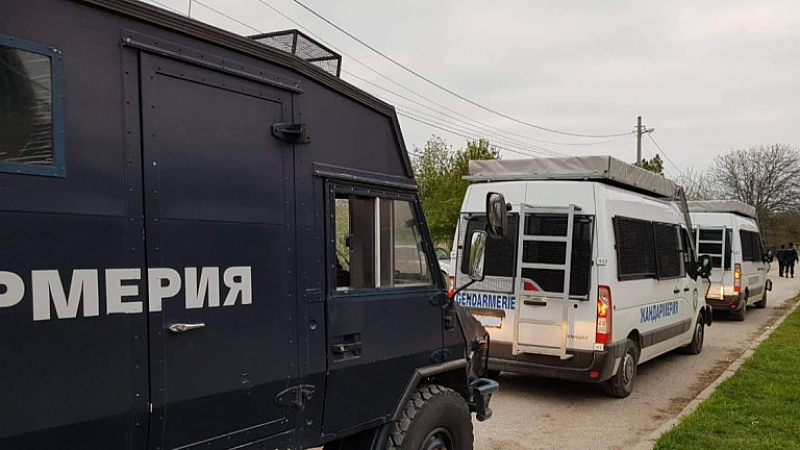 Град Левски осъмна блокиран от полиция и жандармерия При акцията