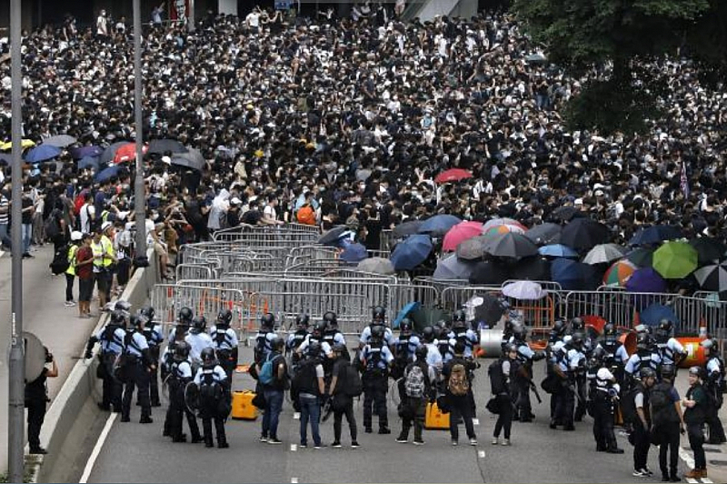 С многохиляден протест в Хонконг беше изразено недоволството срещу нов