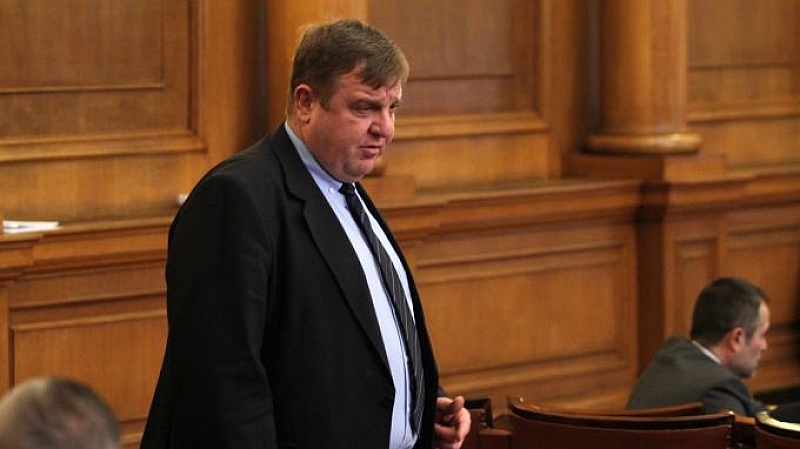 Депутатите ще изслушват Каракачанов в парламентарната комисия по отбрана Закрита
