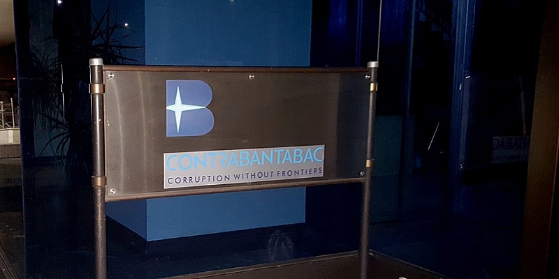 Активисти на партия Да България облепиха офиса на Булгартабак със