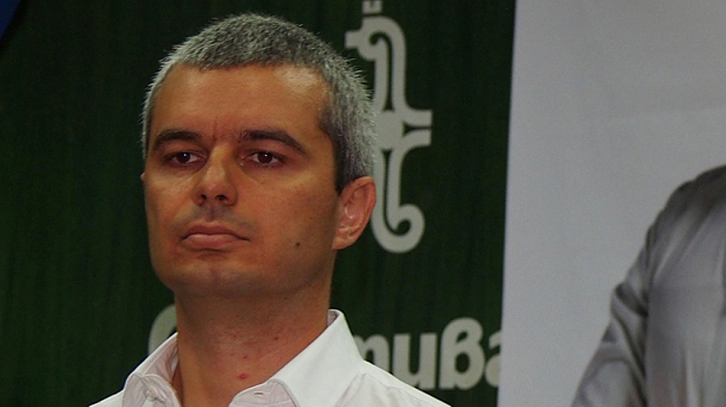 Лидерът на партия Възраждане Костадин Костадинов отрече да е изпращал