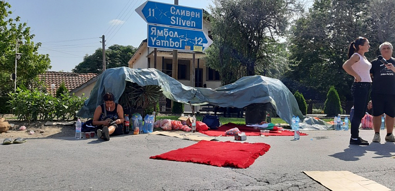 Пътят Сливен – Ямбол е отворен след 14 дни блокада