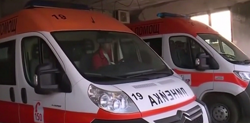 Работещите в Центъра за Спешна медицинска помощ в Русе излизат