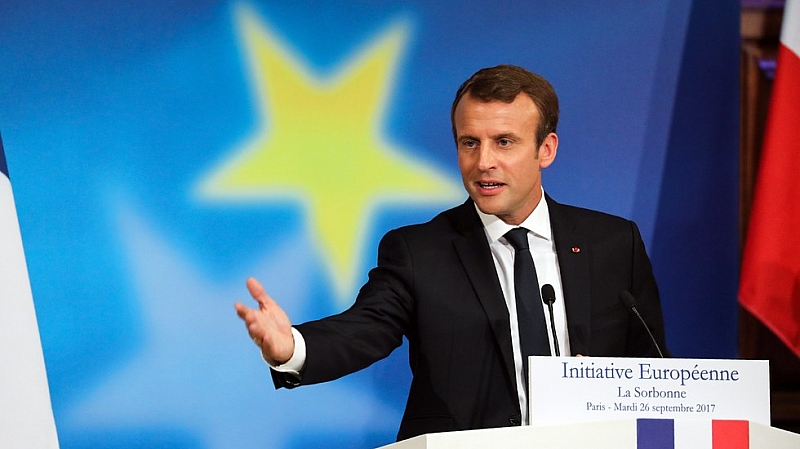 Френският президент Еманюел Макрон предложи днес отбраната й сигурността на