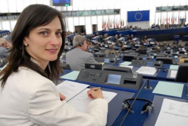 Съвсем очаквано Мария Габриел ще води евролистата на ГЕРБ и