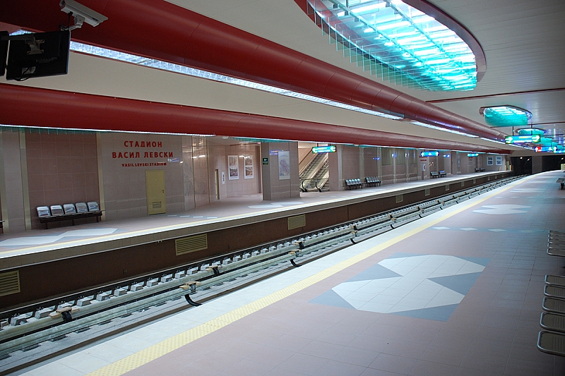 Линията на метрото в посока Младост е затворена заради инцидент