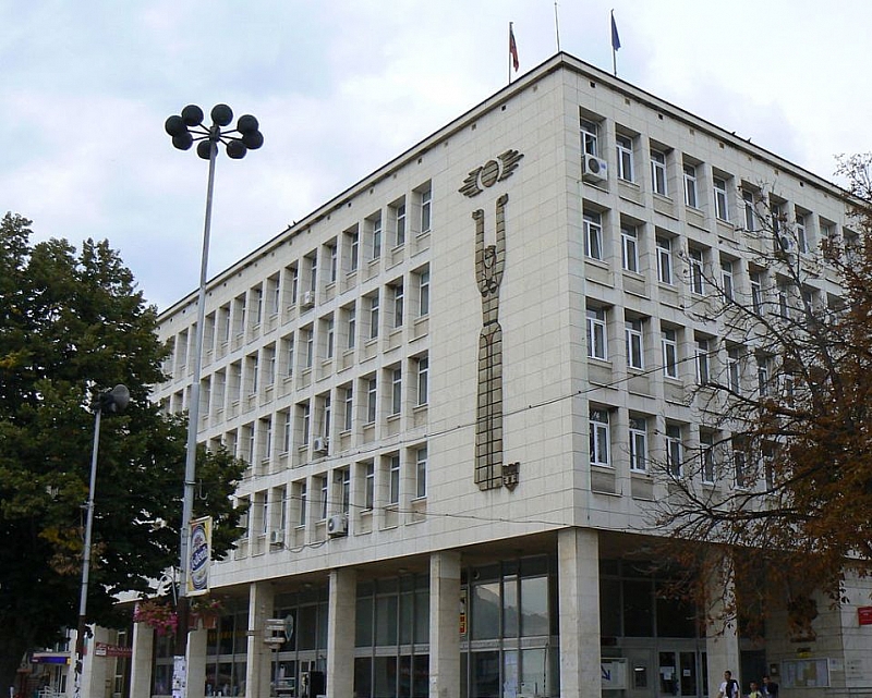 Председателят на Общинския съвет в Мездра остана без заплата и