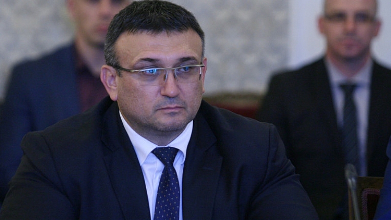 Вътрешният министър Младен Маринов иска катастрофите да намалеят до 50