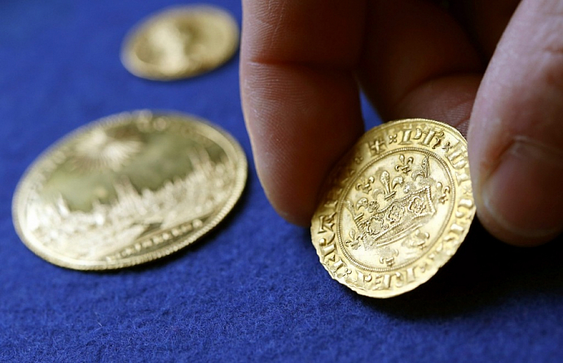 Археолози откриха съкровище от златни и сребърни монети край френския