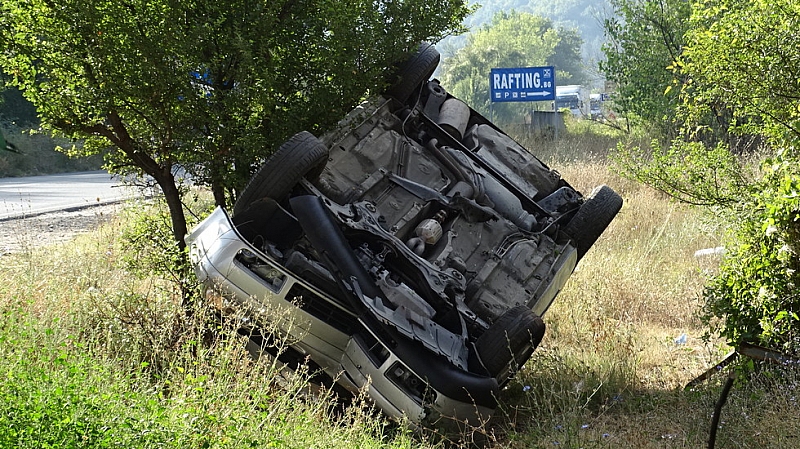Лек автомобил падна от надлез на главен път Е 79 Инцидентът станал