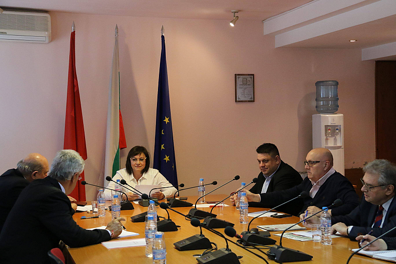 Лидерът на БСП Корнелия Нинова събра политическия съвет на коалицията
