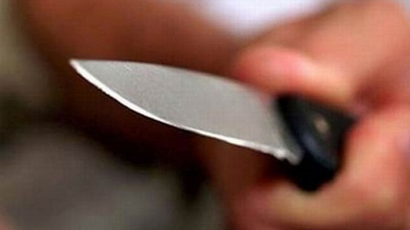 Полицията издири и задържа ревнивец който пробол с нож многократно