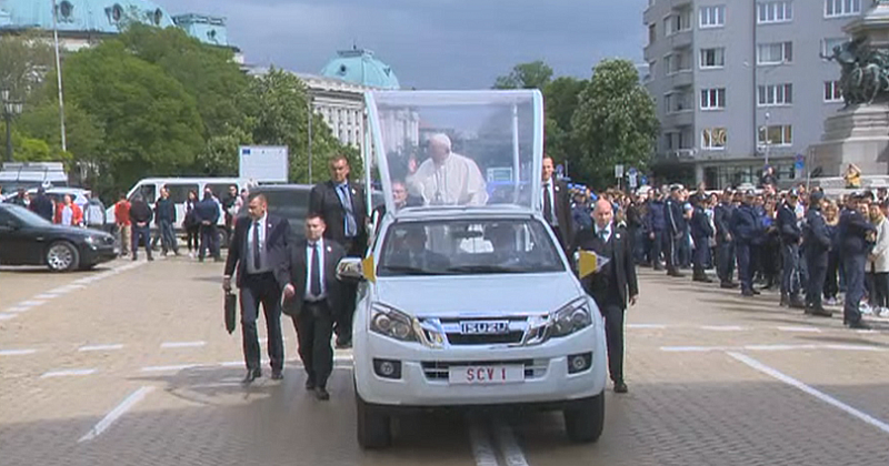 Започва кулминацията от визитата на папа Франциск В 16 45 ч