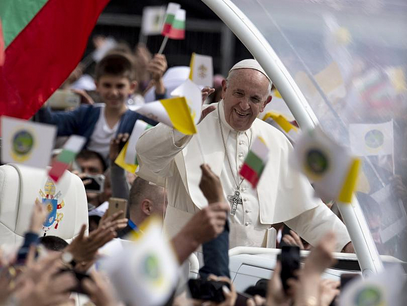Започна срещата на папа Франциск с католическата общност в България