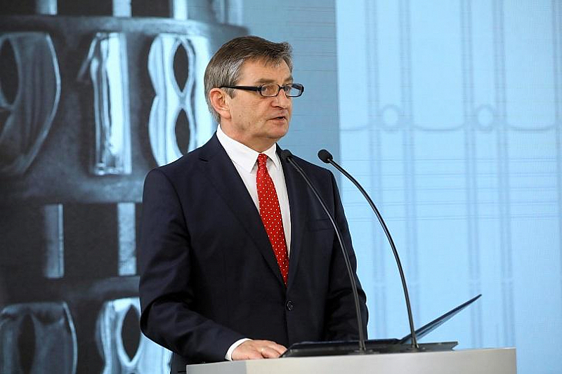 Председателят на полския парламент Марек Кучински подаде оставка Той заяви
