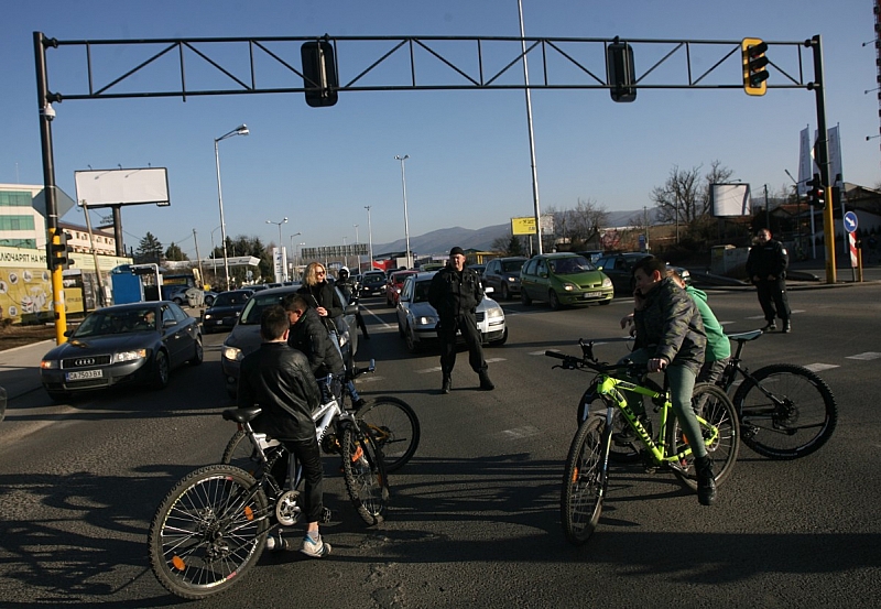Задръстване се образува на бул Цариградско шосе на входа на