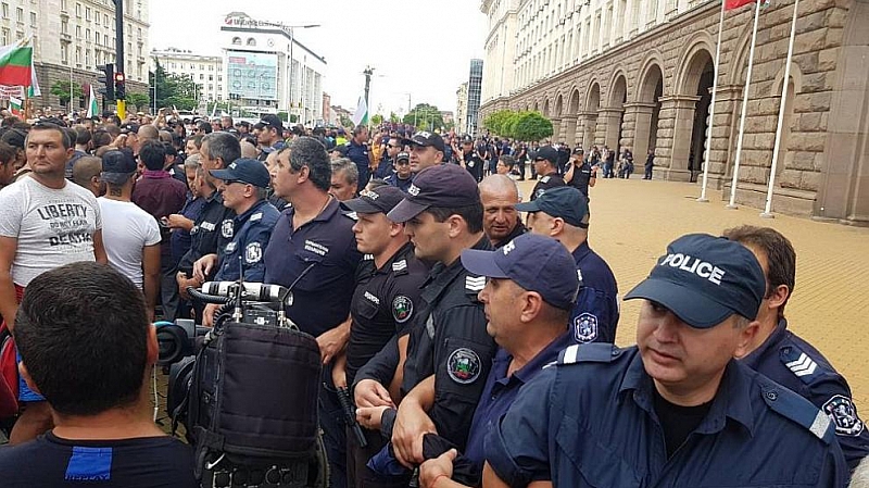Българи от страната и чужбина започват безсрочен протест за сваляне