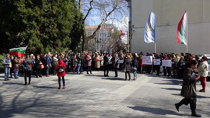 Седмица след протеста си пред здравното министерство специалисти по здравни