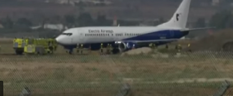 Пътнически самолет на българската чартърна авиокомпания Електра Еър се приземи