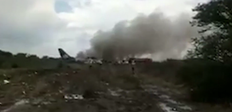 Самолет с близо 100 пътници се разби в мексиканския щат