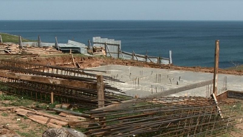 Бетон и край плажа на Синеморец Спрян преди години строеж