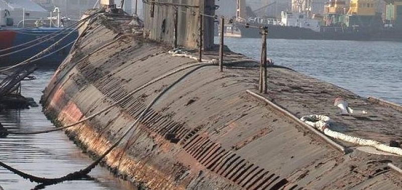 Последната българска подводница Слава се намира на кея във военноморската