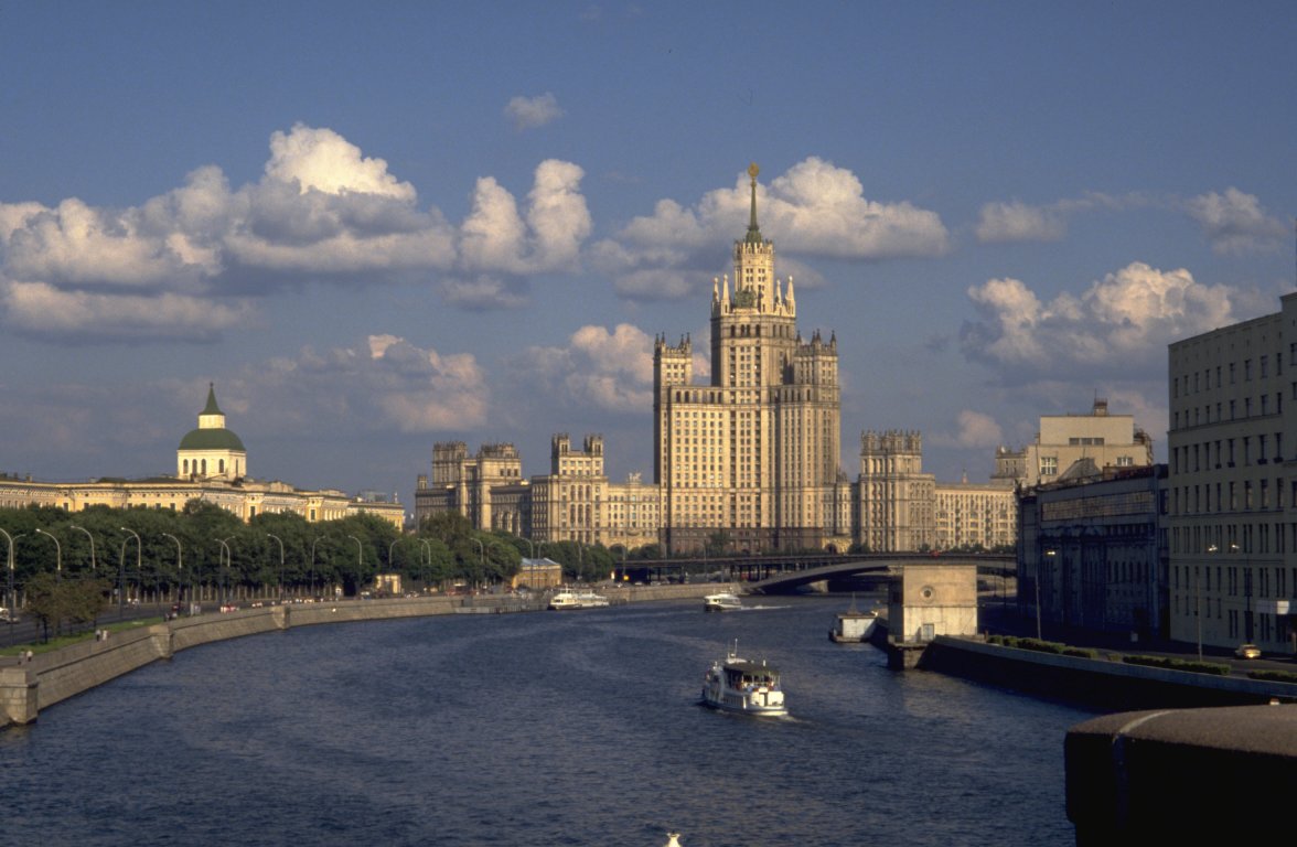 Хиляди жители на руската столица Москва бяха евакуирани заради бомбени