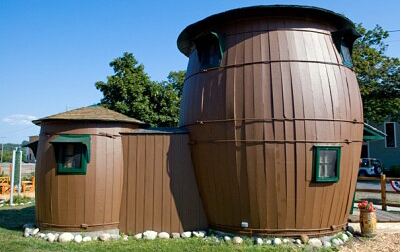 16._pickle_barrel_house_grand_marais_michigan.jpg