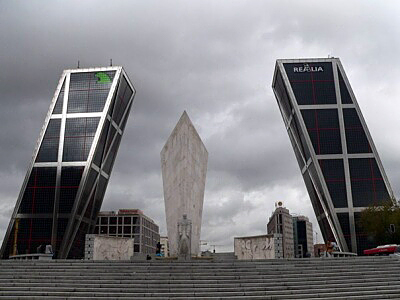 3._the_puerta_de_europa_towers_a.k.a_gate_of_europe_a.k.a_torres_kio_madrid_spain.jpg