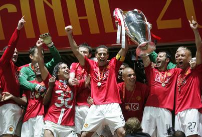 champs-lge-final-13-manu-lift-trophy.jpg champs-lge-final-13-manu-lift-trophy.jpg