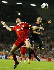 cl-lpool-atletico-pen-gerrard-mariano-pernia.jpg