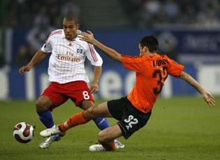 hsv-litex-nigel-de-jong-ivelin-popov.jpg