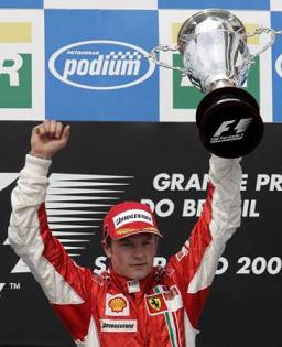 kimi-raikkonen-trophy-brazilian-grand-prix.jpg